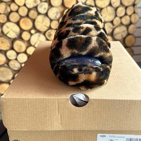 Ugg Fluff Yeah slide - Picture 2 of 6